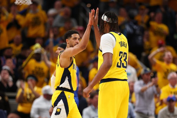 Bucks GM: Turner luôn là mục